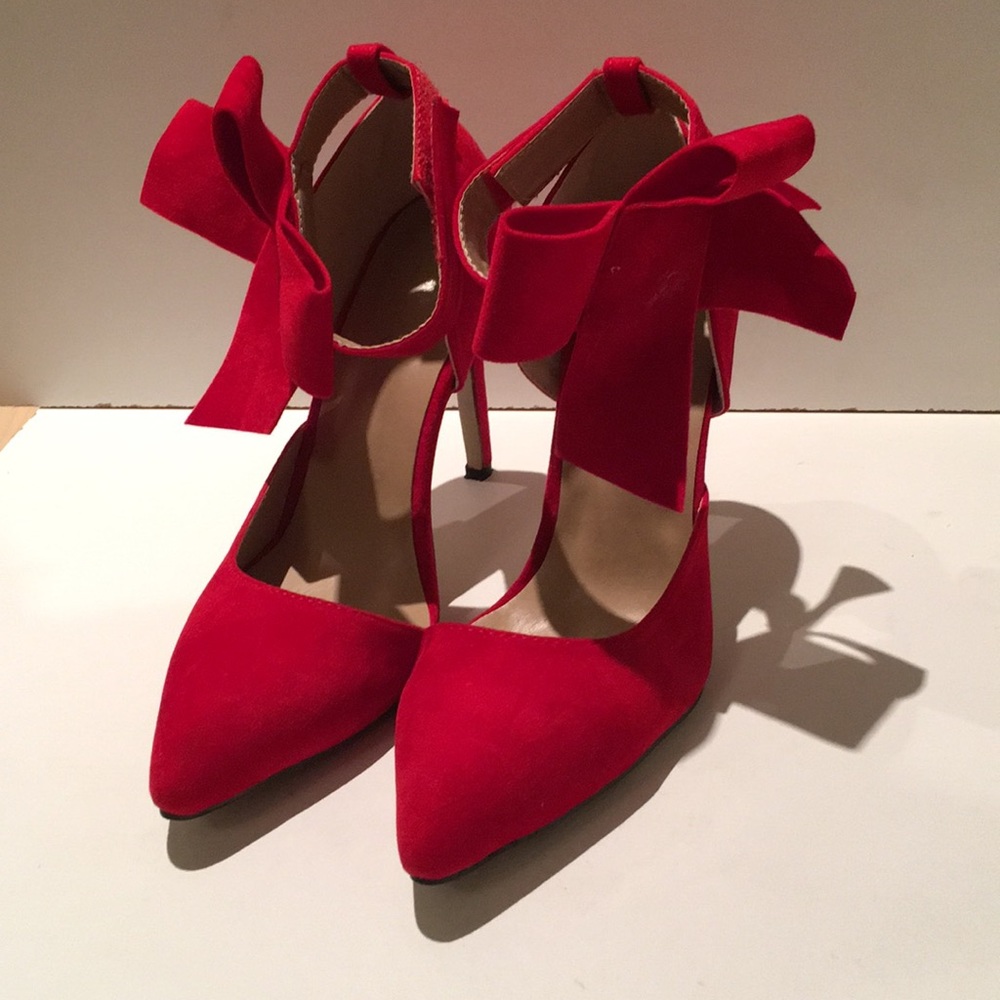 Red bow pump
